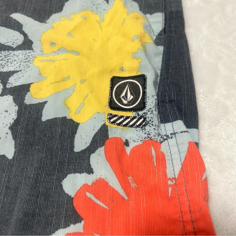 VOLCOM Stoneys Board Shorts Gray Floral Pockets Sz 34 - Picture 5 of 14